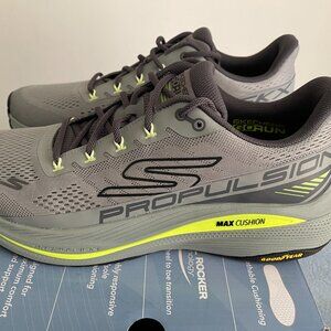 Men's Skechers Performance Sneakers Size 11 NIB (RETAIL $145)